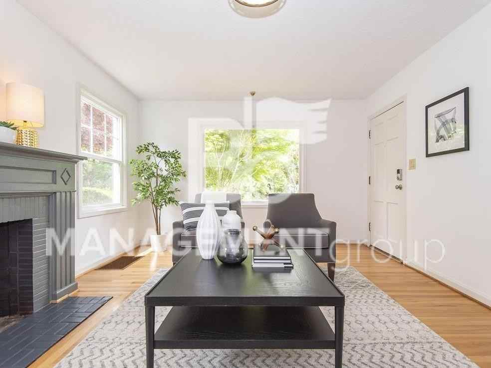 6900 N Commercial Ave - Photo 3 of 26