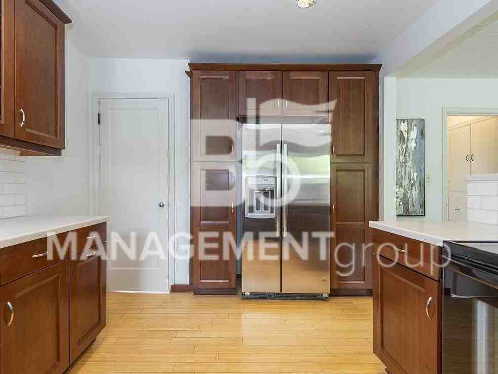 6900 N Commercial Ave - Photo 7 of 26