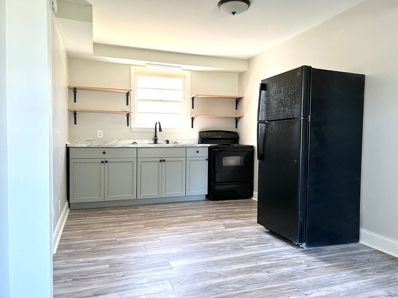 462 Circle Dr - Photo 3 of 17