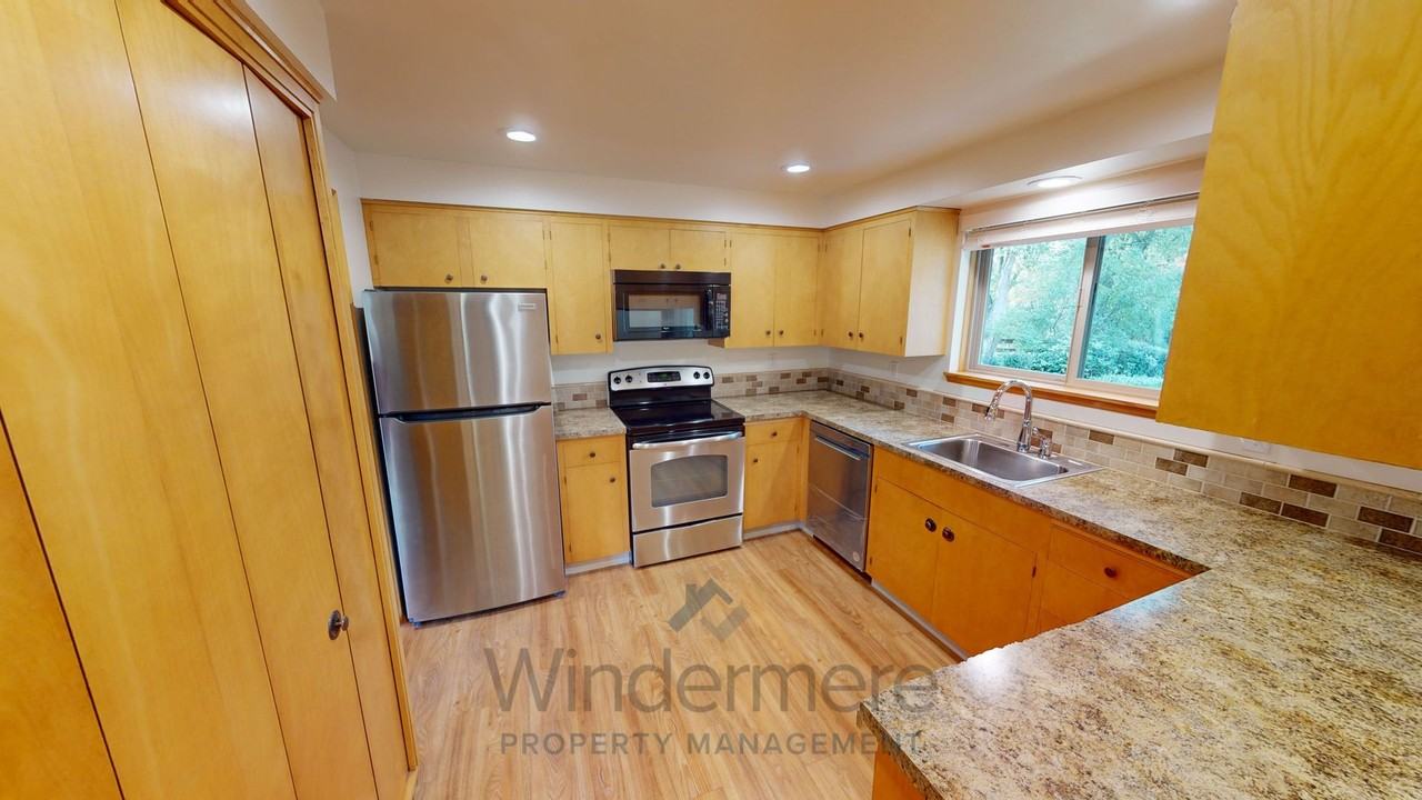 1976 Scarpelli Dr - Photo 6 of 29