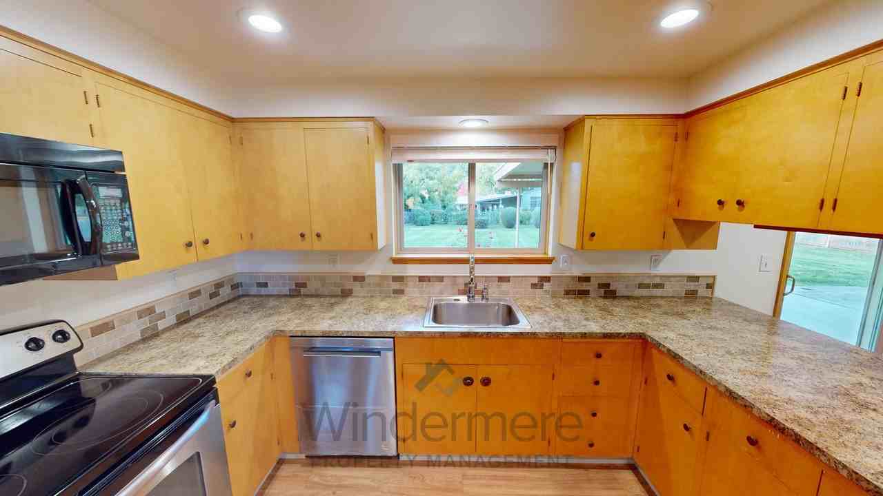 1976 Scarpelli Dr - Photo 7 of 29