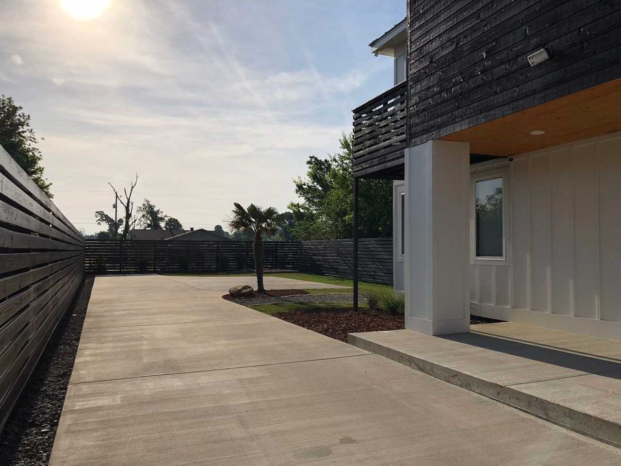 509 30th Avenue East - Photo 5 of 10