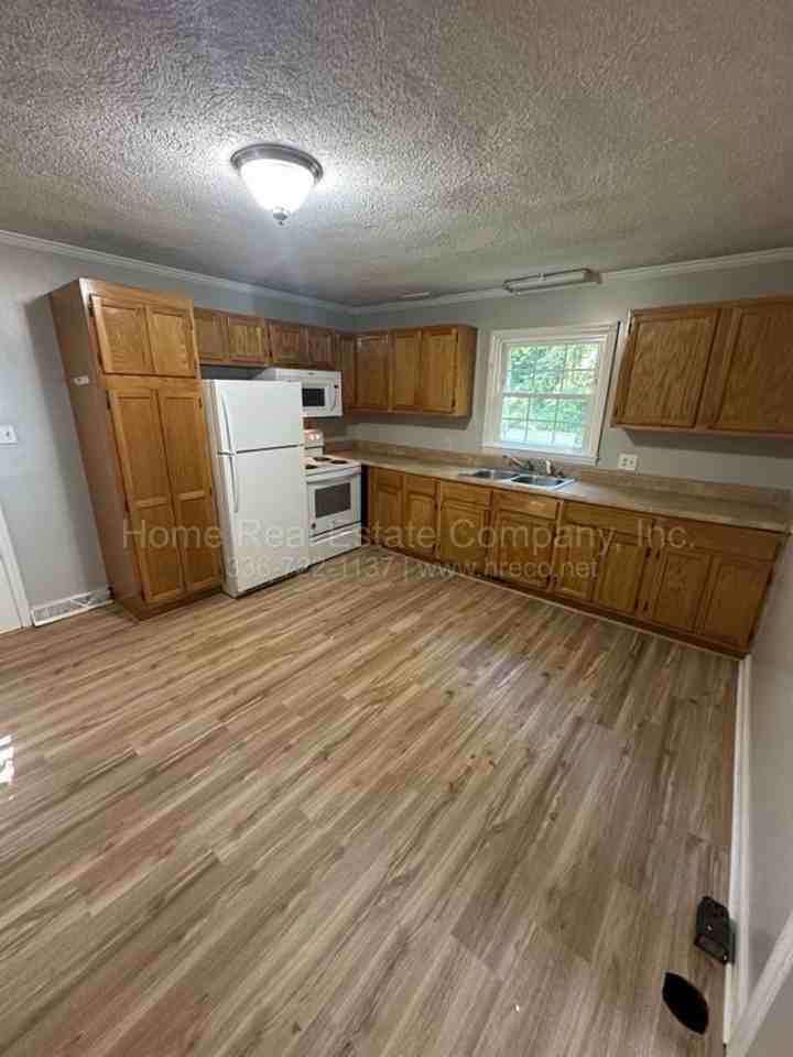 240 Harper St - Photo 3 of 9