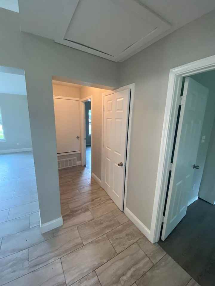 525 Thompson St - Photo 4 of 13