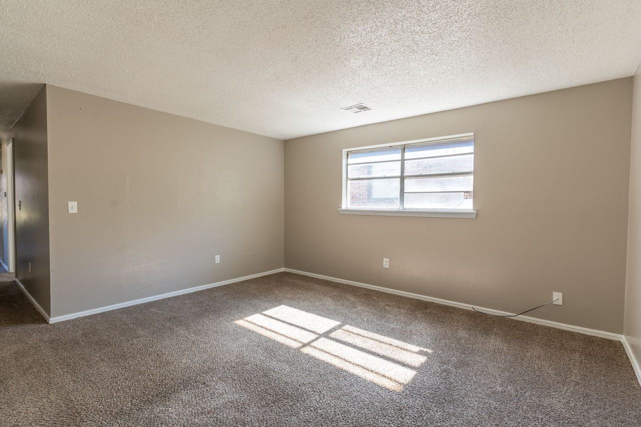 1521 Marydale Ave - Photo 4 of 23