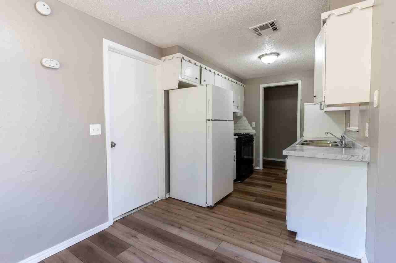 1521 Marydale Ave - Photo 6 of 23