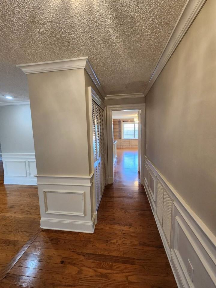 549 Burlington Ave Ne - Photo 5 of 43