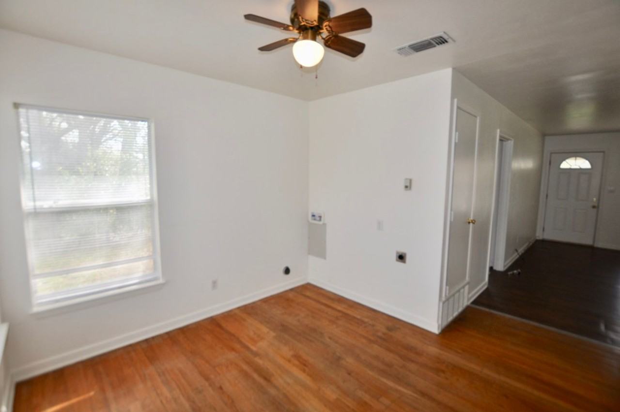 712 W Bridge St - Photo 7 of 13