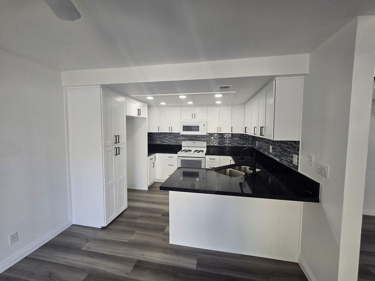 21081 Knights Gln - Photo 6 of 23