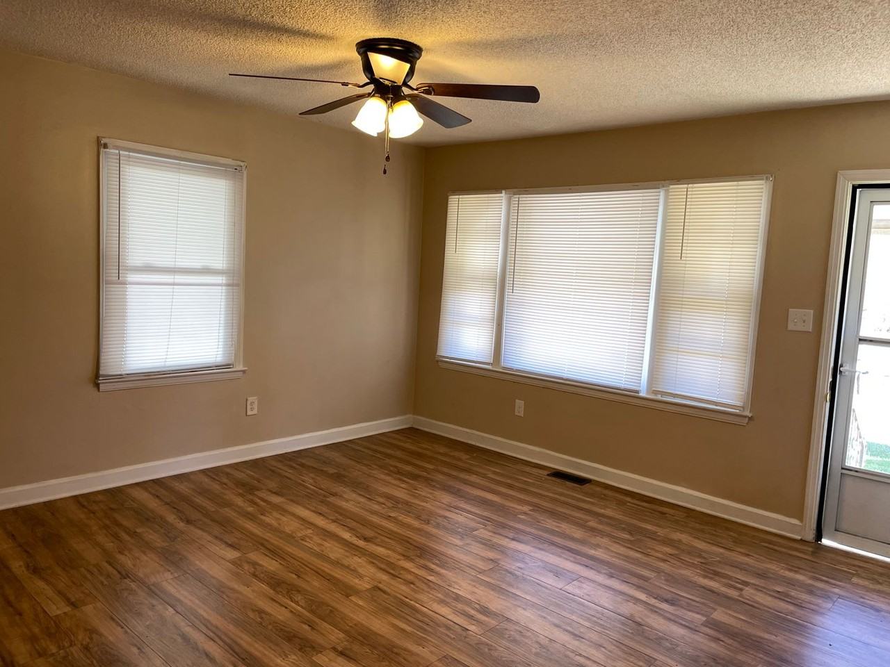 1326 W Ridge St - Photo 2 of 16