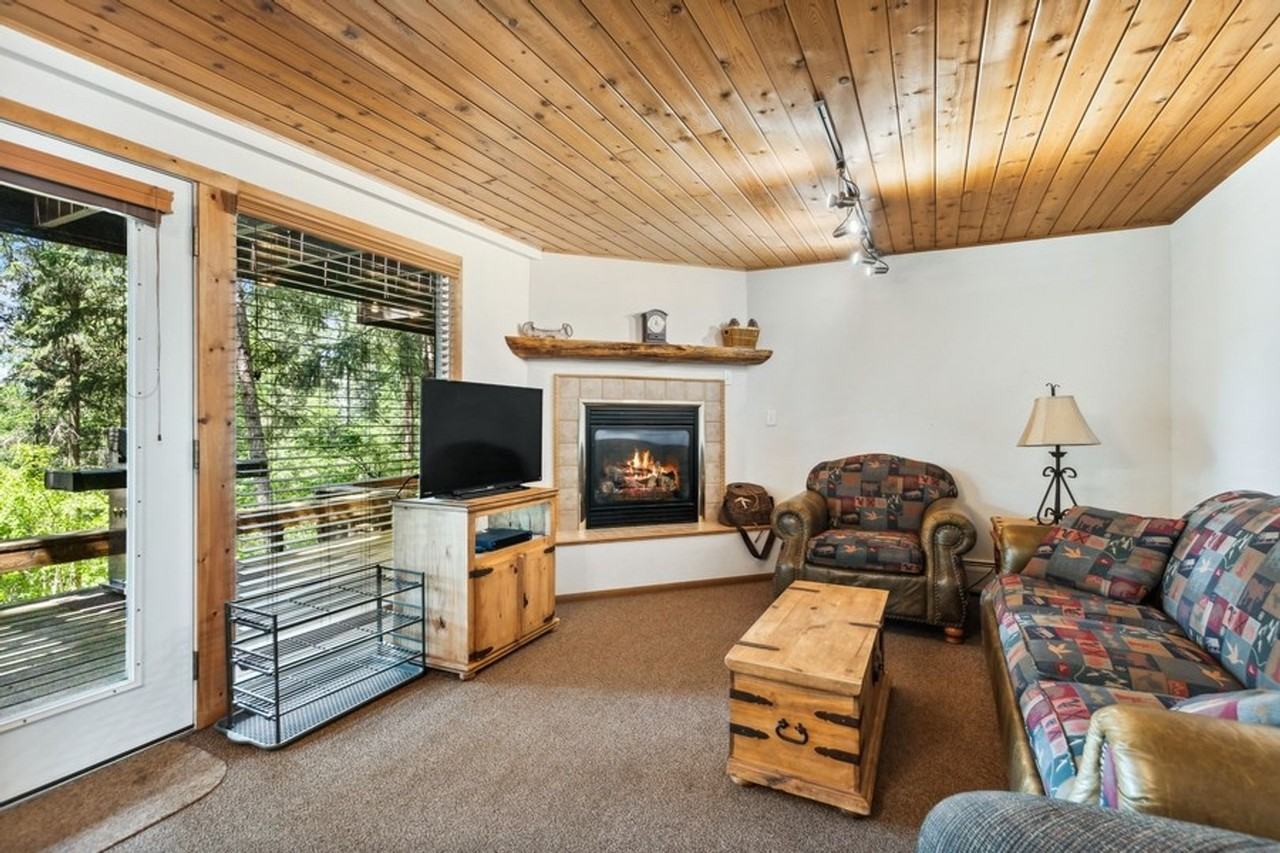 300 Bay Point Dr - Photo 2 of 21