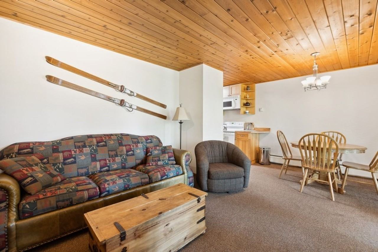 300 Bay Point Dr - Photo 3 of 21