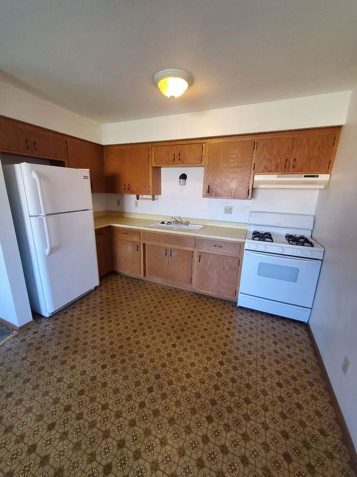 N168W19937 Ridgeway Ct. (8 Unit) - Photo 2 of 4