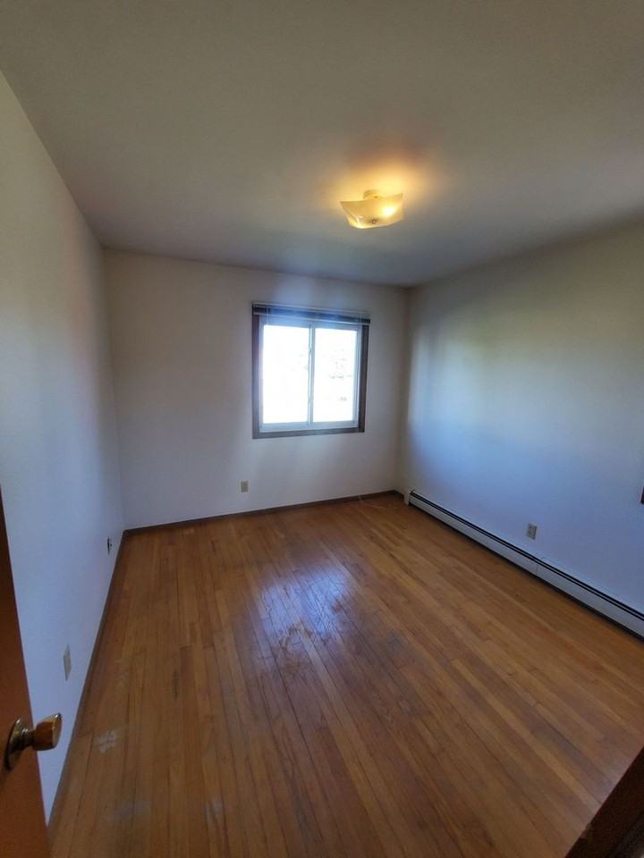 N168W19937 Ridgeway Ct. (8 Unit) - Photo 3 of 4