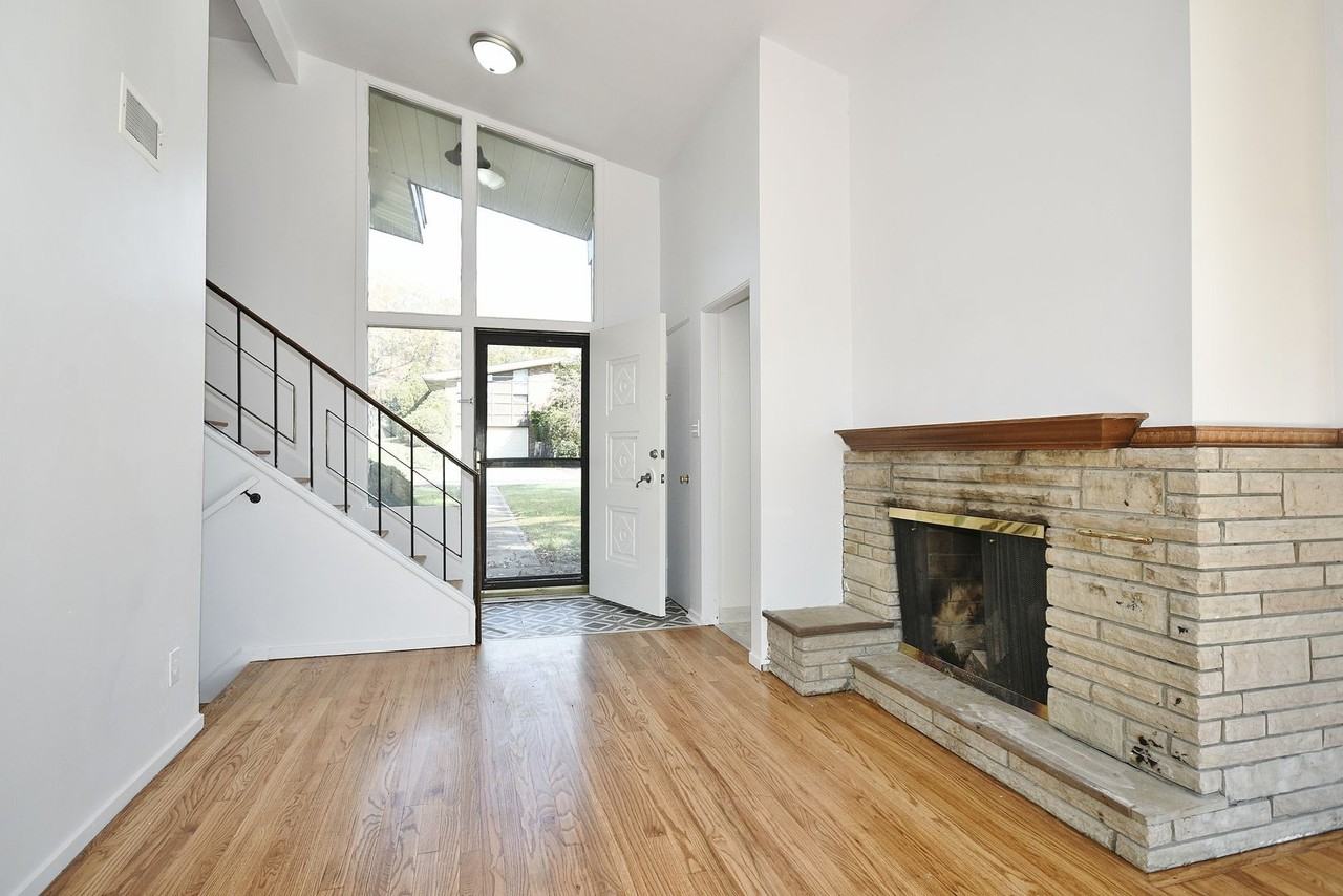 1318 Woodland Dr - Photo 3 of 36