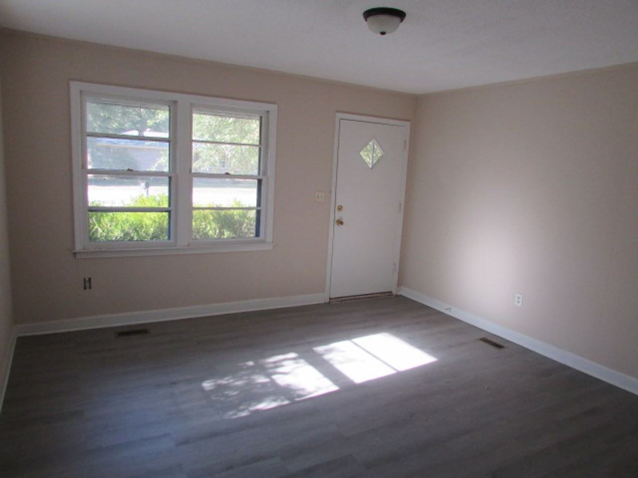 374 Seminole Rd - Photo 2 of 8