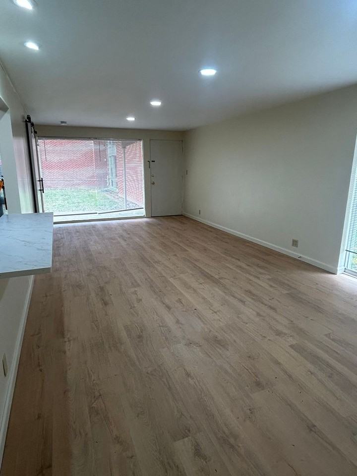 256 S Corl St Apt 2b - Photo 3 of 14