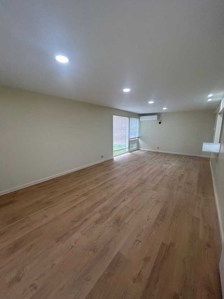 256 S Corl St Apt 2b - Photo 4 of 14