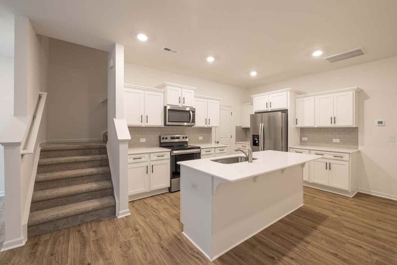 105 Heath St - Photo 4 of 16