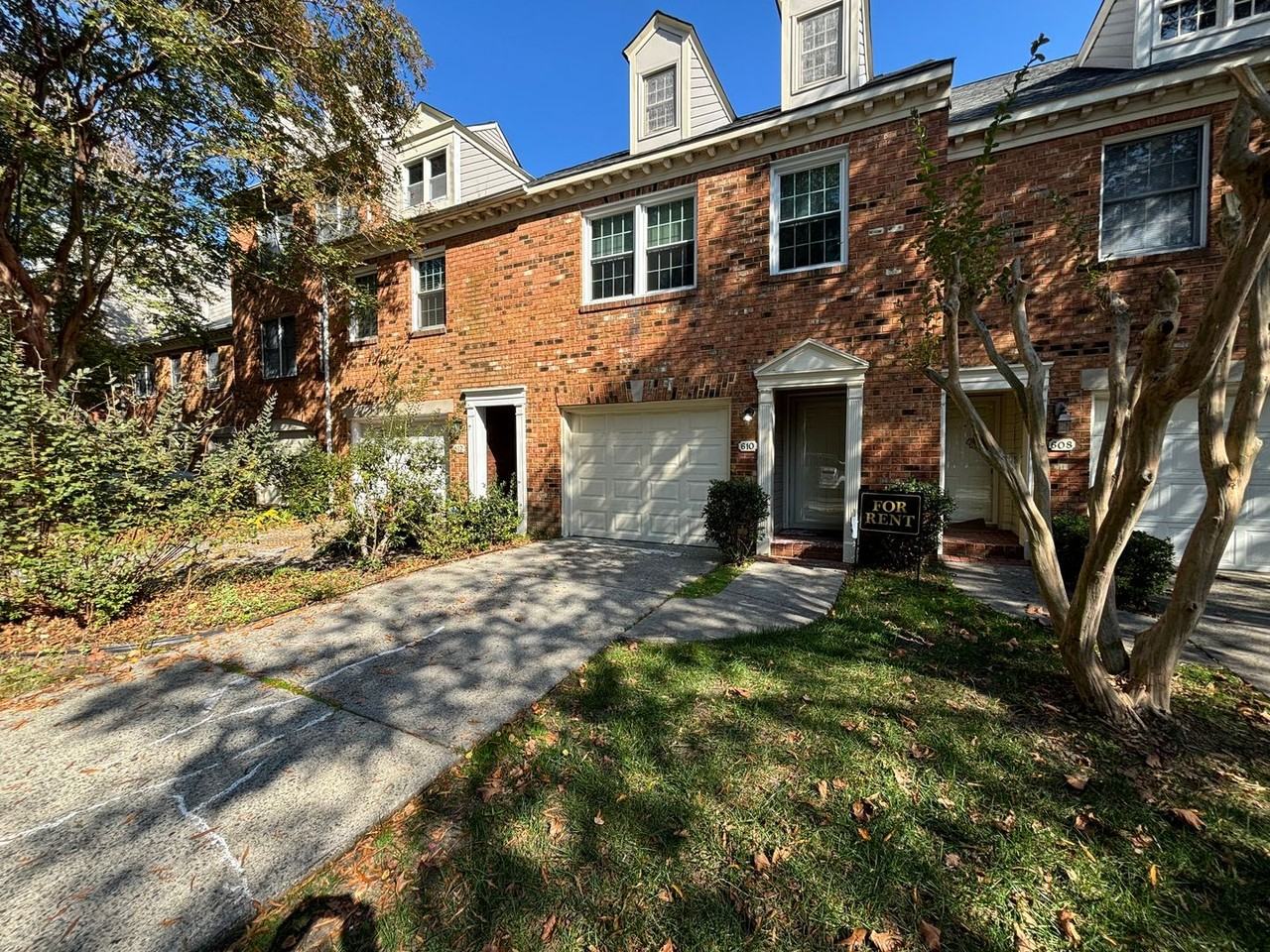 610 Guy Ln - Photo 3 of 38