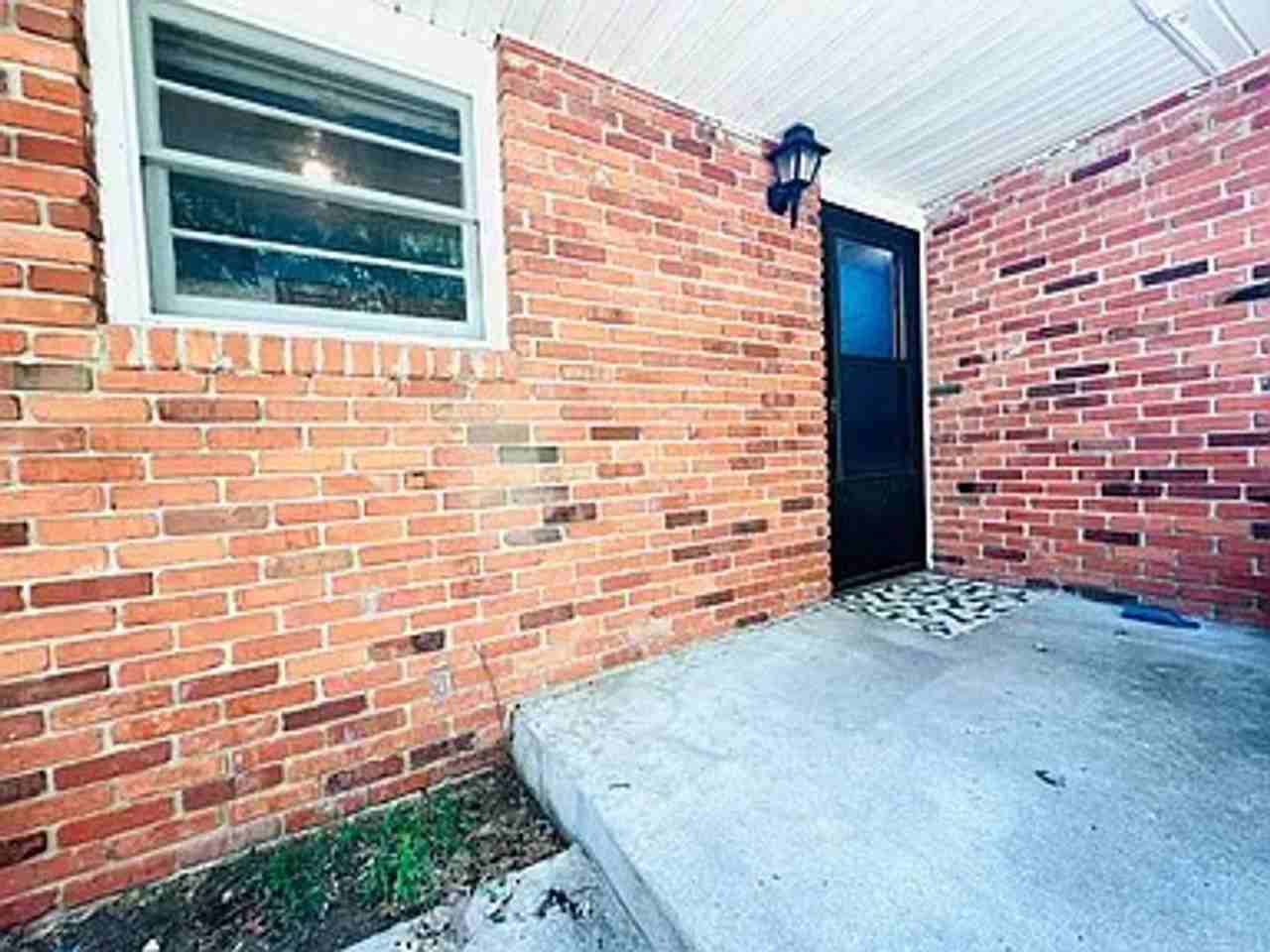 120 S Pinecrest Ave - Photo 2 of 21