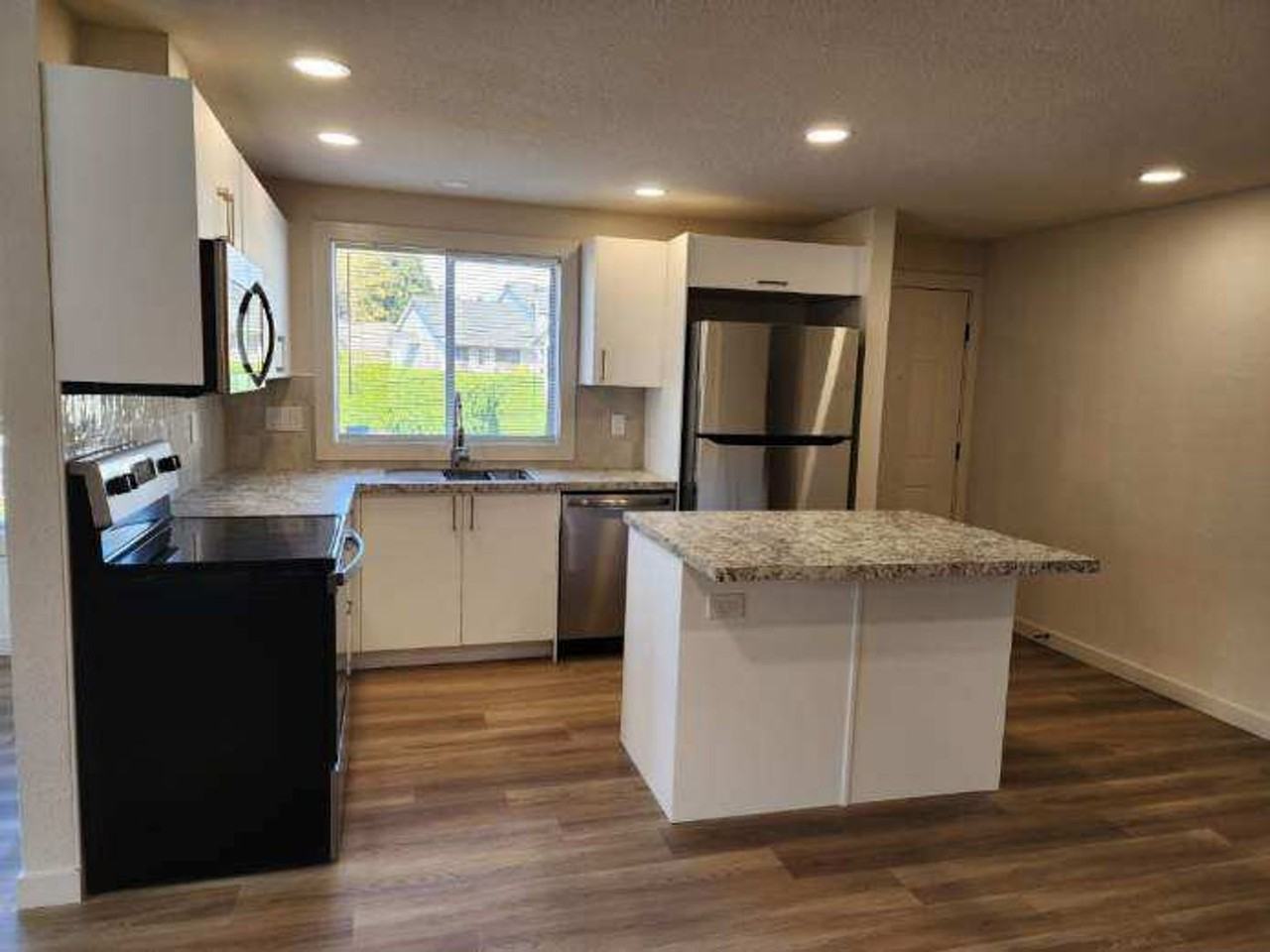 319 S 327th Ln - Photo 3 of 21