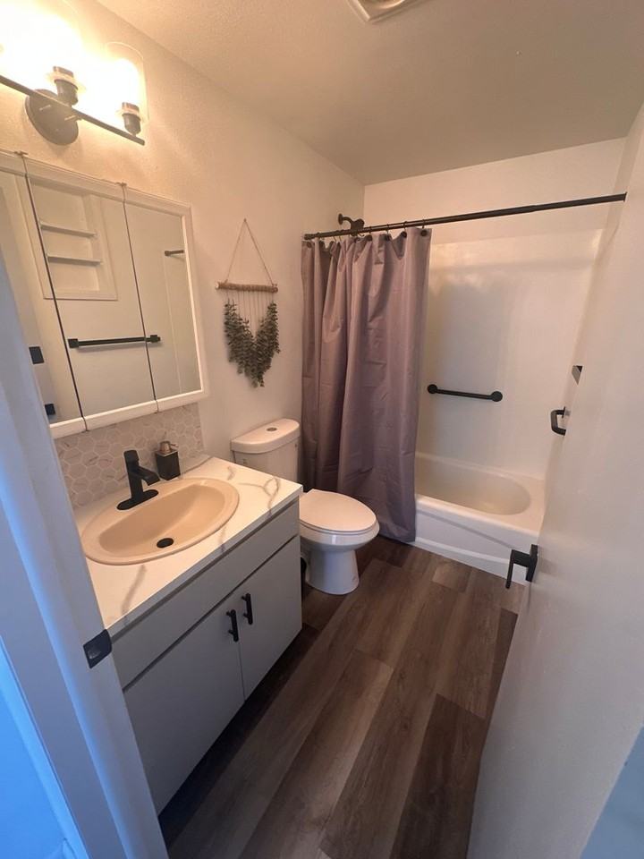 21124 Southeast Reed Market Road - Photo 6 of 8