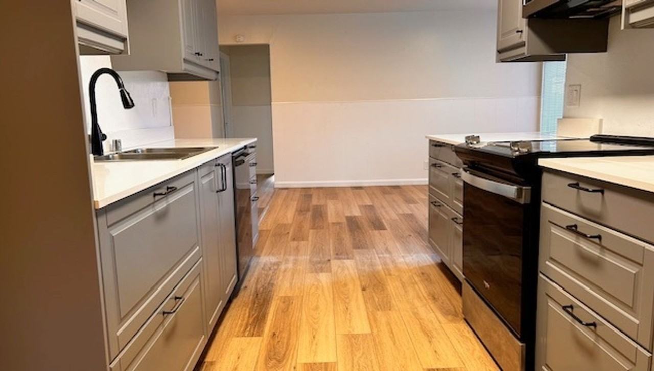 2971 Greenview Dr - Photo 2 of 16