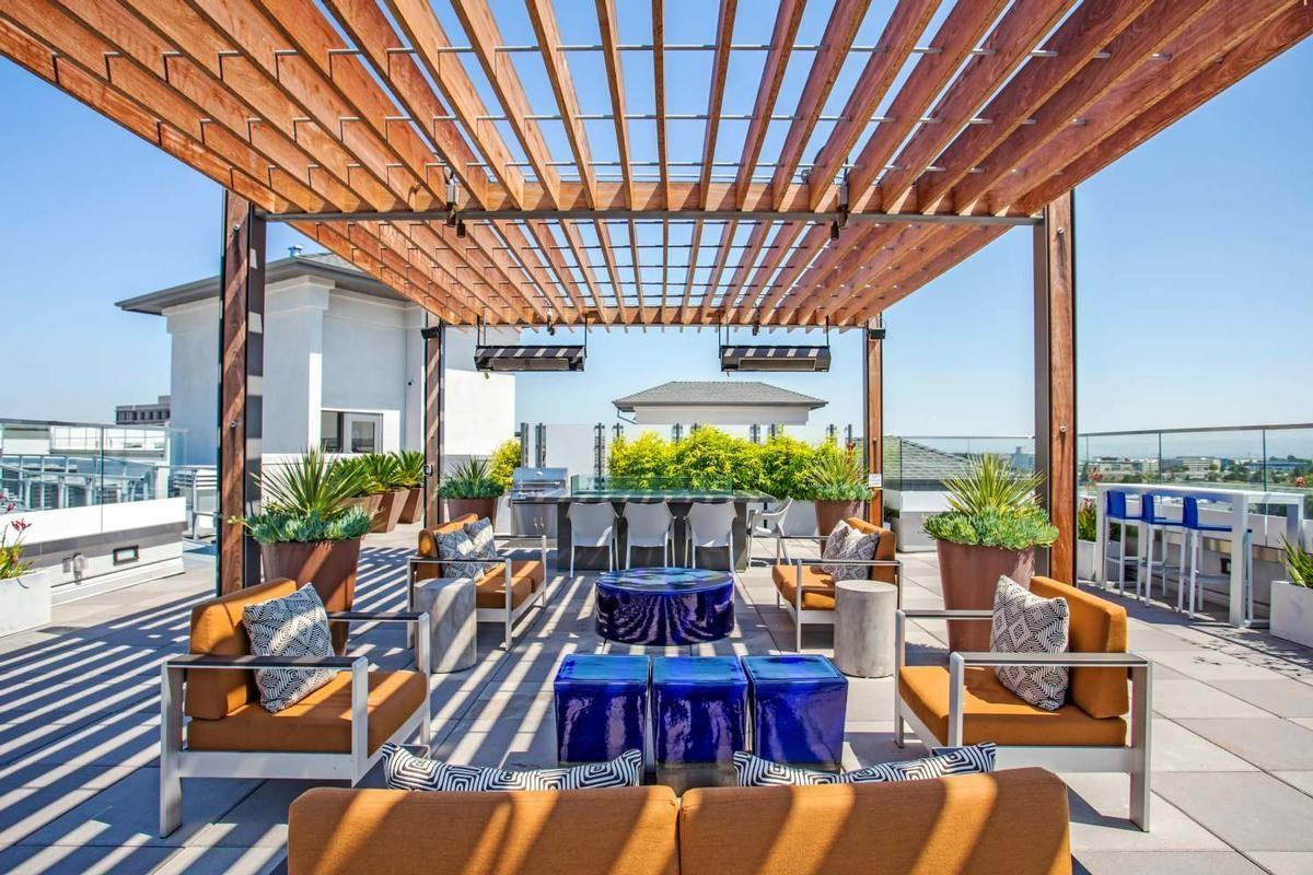 299 Franklin St - Photo 3 of 12