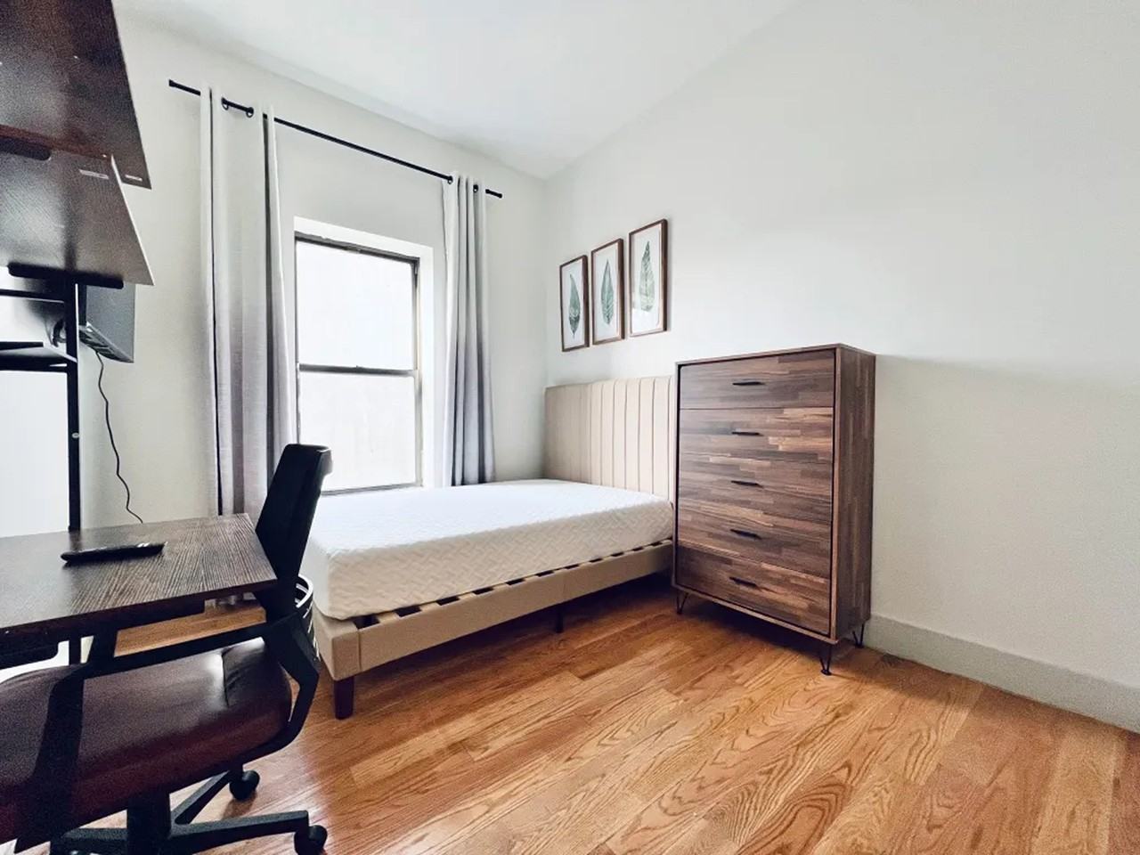 Myrtle Ave & Tompkins Ave 409, New York, NY 11206 Room for 1,170