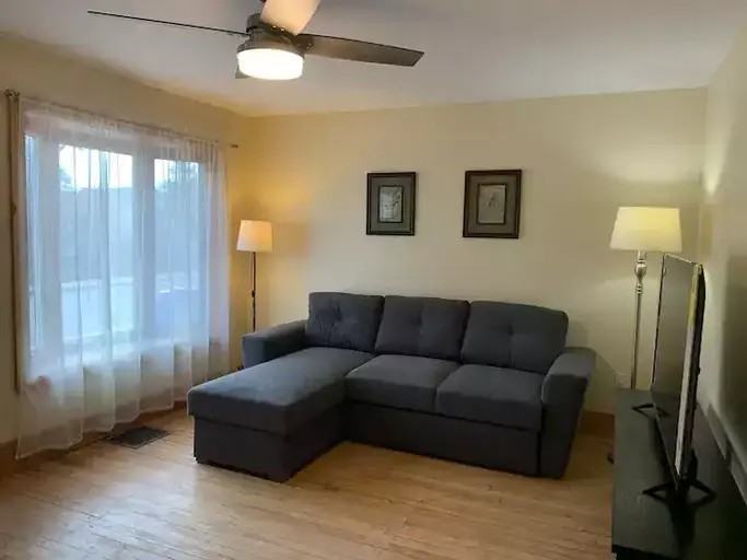 27 Roser Cres - Photo 3 of 14