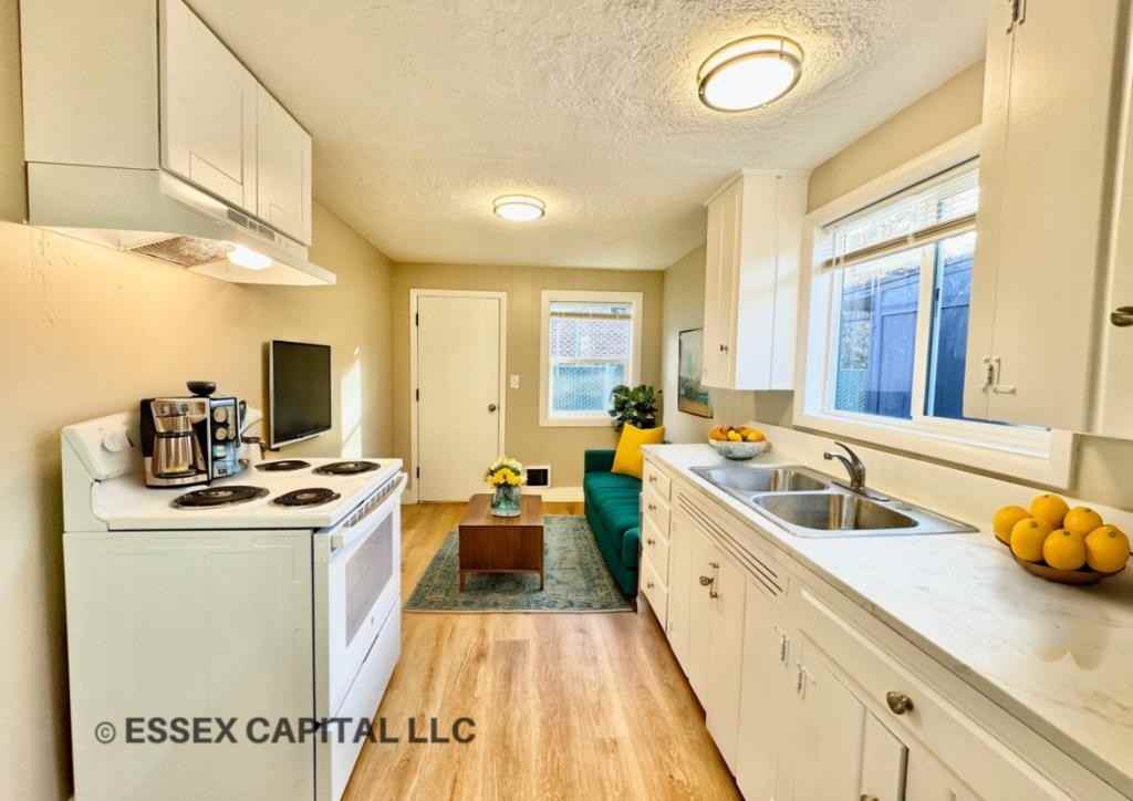 1624 G St - Photo 3 of 7