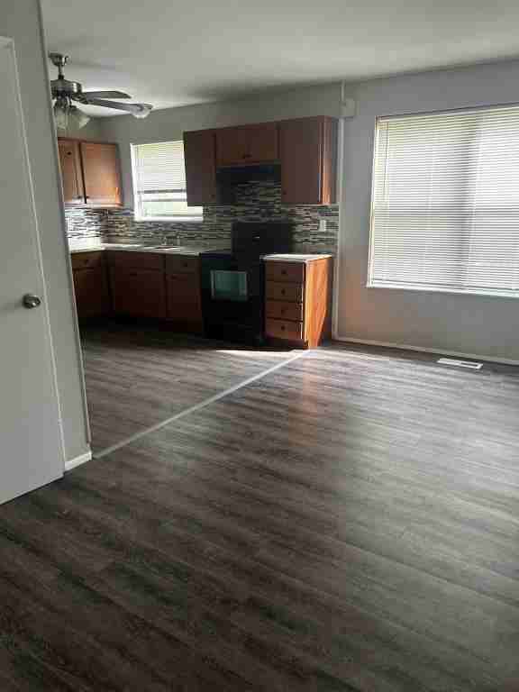 10202 Castle Dr - Photo 3 of 11