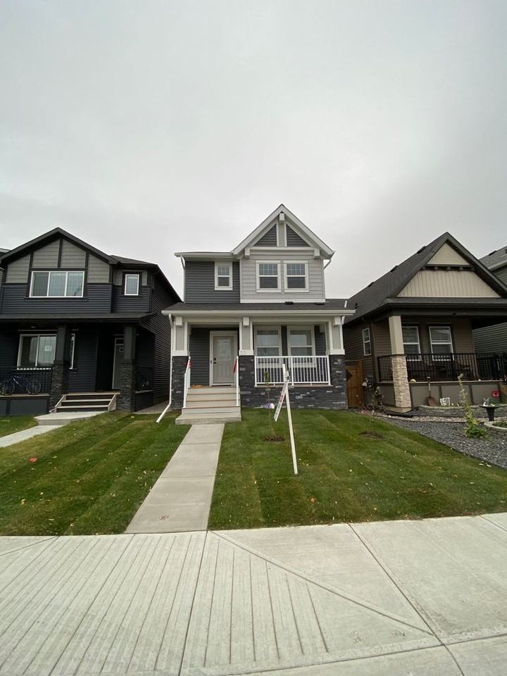 33 Legacy Glen Point SE - Photo 2 of 25