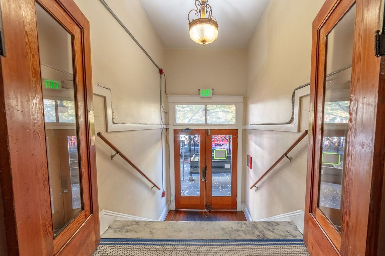 The Winston - Photo 3 of 9