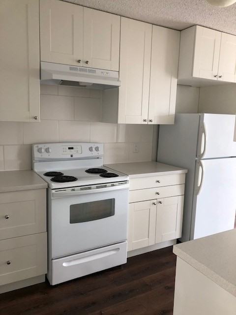 5226 61 Ave - Photo 2 of 19