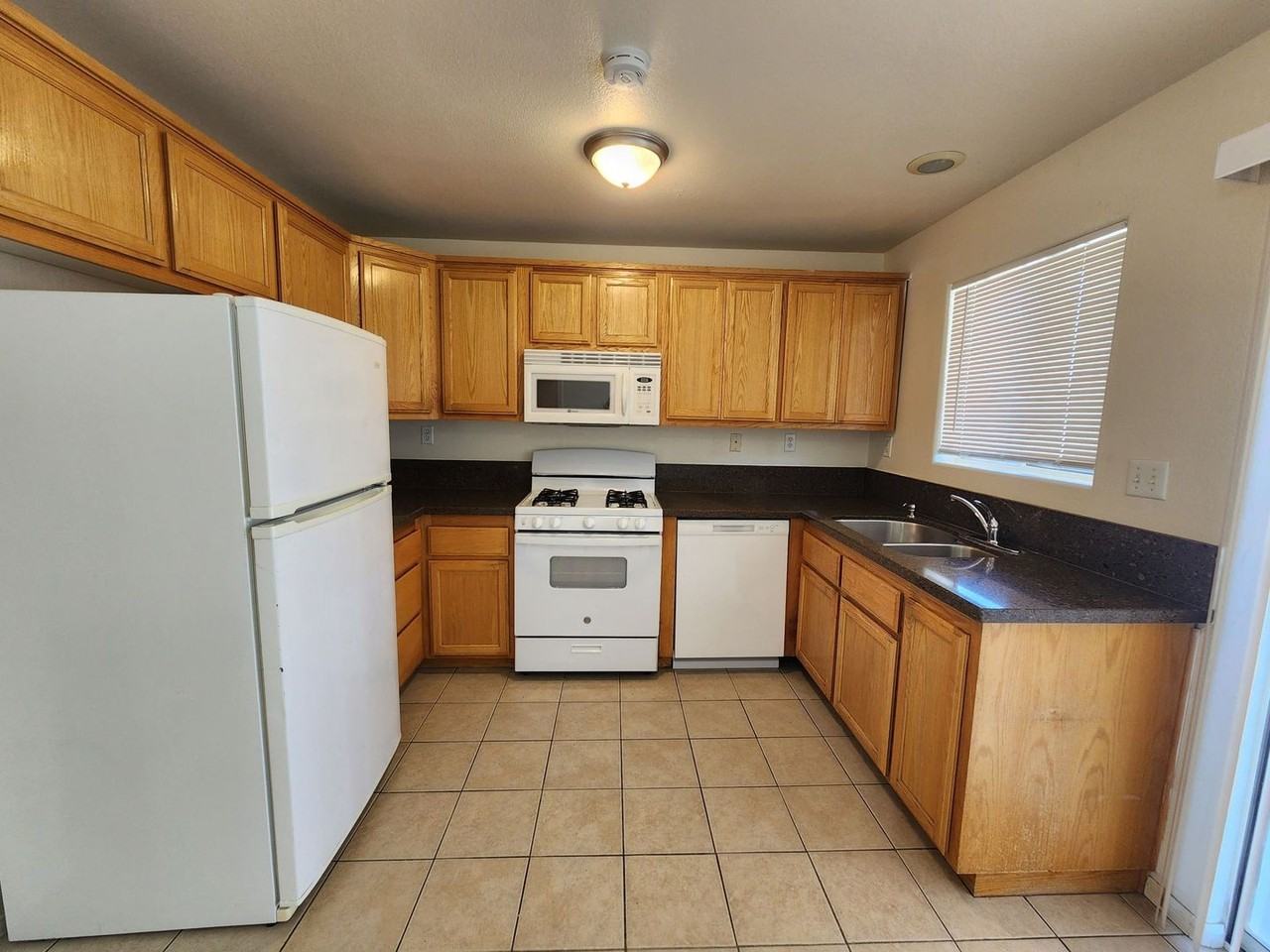 6624 Mariposa Ave - Photo 7 of 21