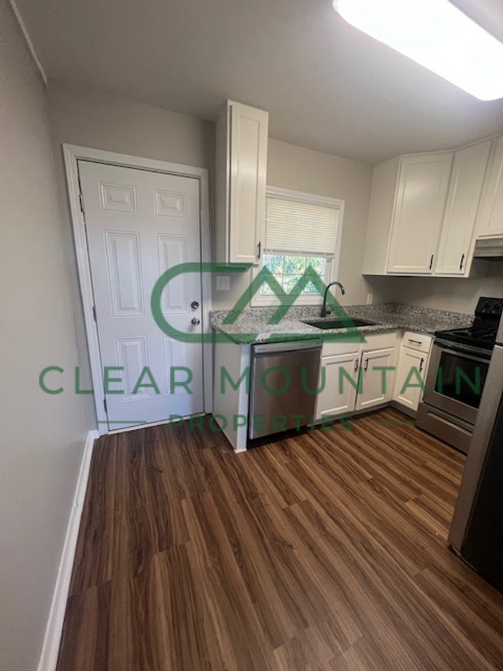 412 Hagood St - Photo 5 of 11