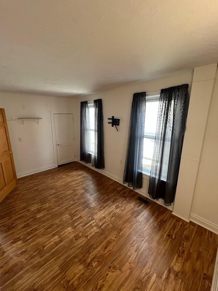 122 Genesee St - Photo 4 of 11