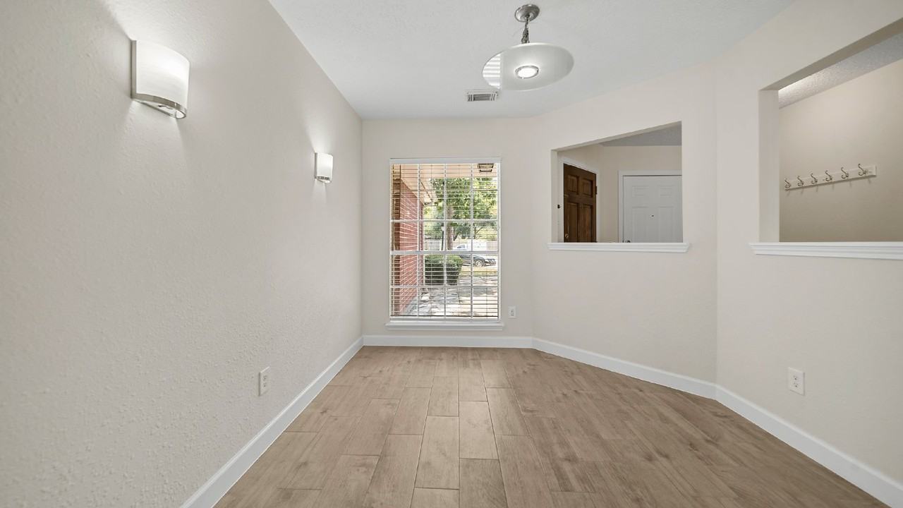 2610 Cloverfield Ct - Photo 4 of 12