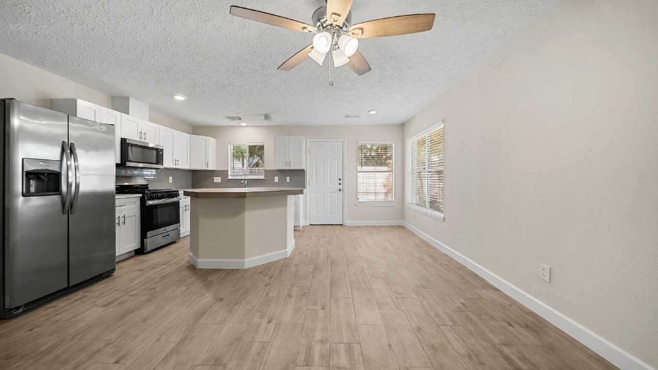 2610 Cloverfield Ct - Photo 7 of 12