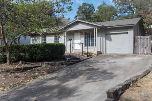 featured image of 2704 Carnarvon Ln