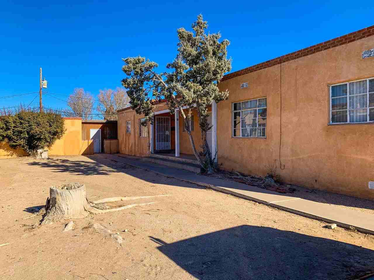 One-Bedroom Apartments in Prime ABQ Location - Photo 2 of 22