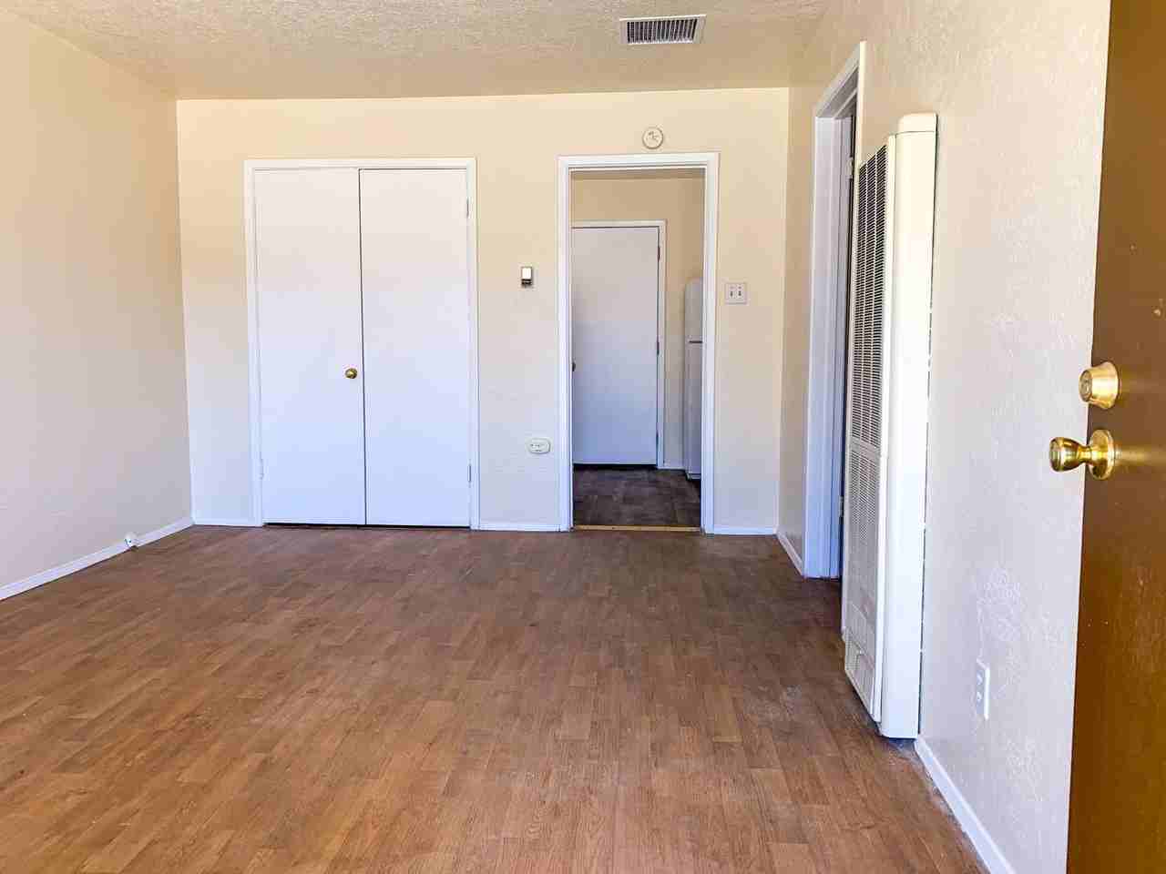 One-Bedroom Apartments in Prime ABQ Location - Photo 3 of 22