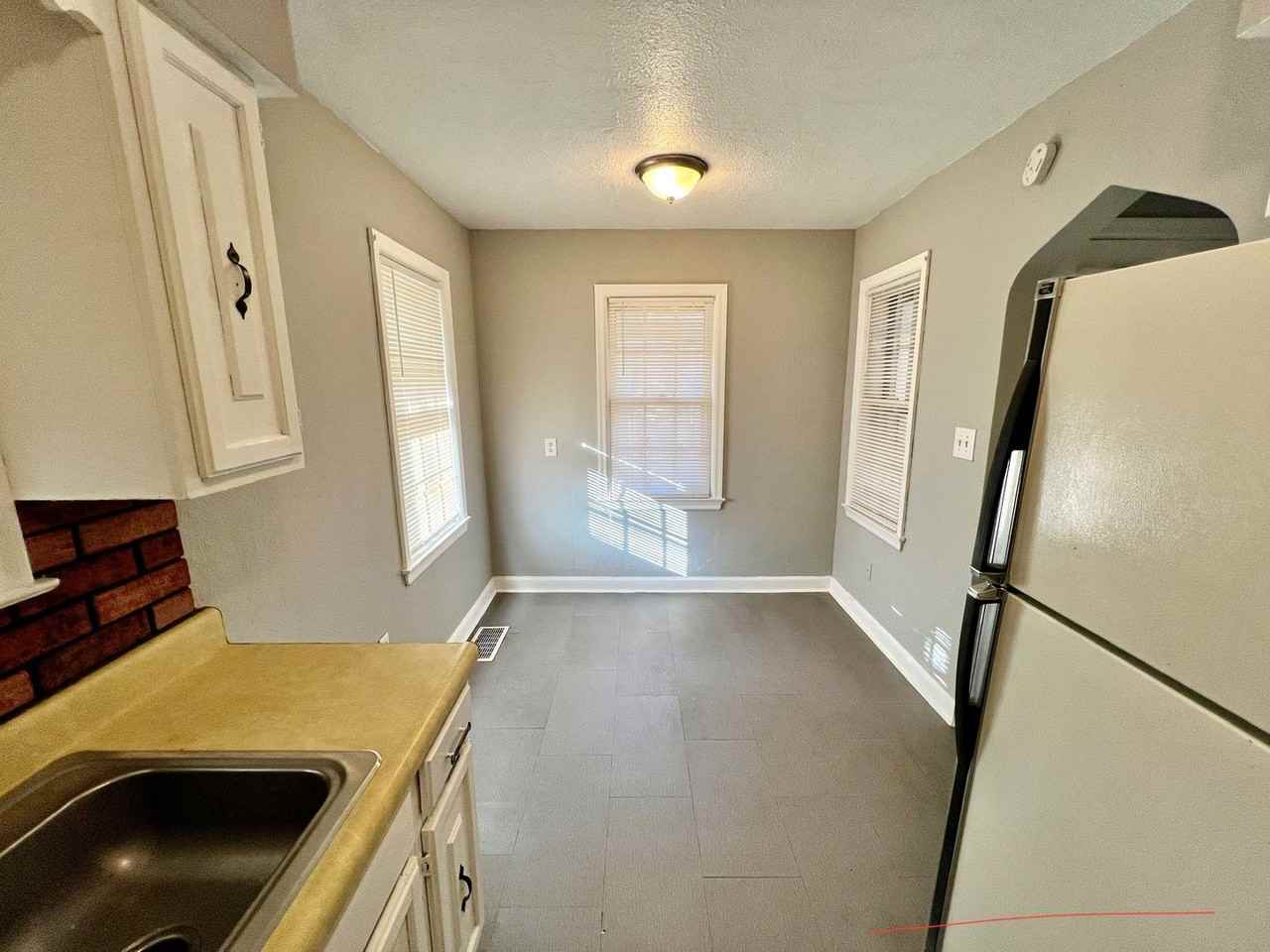 2304 S Hall Rd - Photo 2 of 11