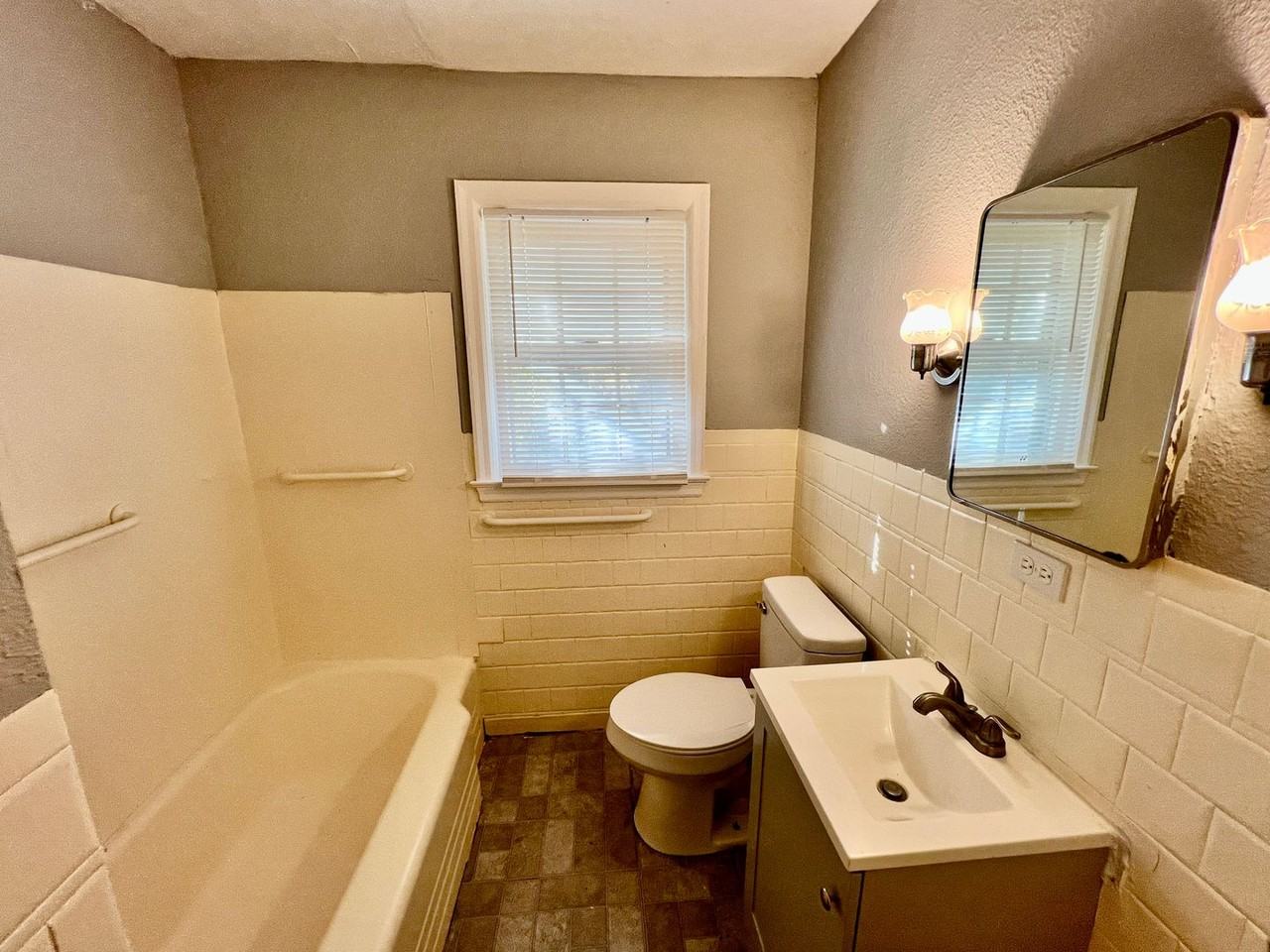 2304 S Hall Rd - Photo 4 of 11