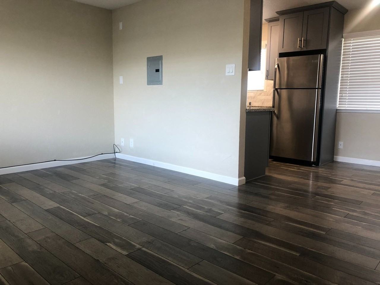 181 - Leo Manor - Photo 4 of 9