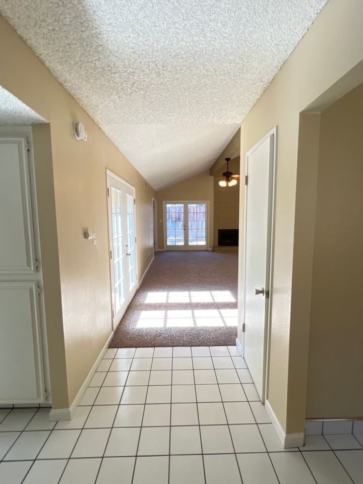 2107 Manning St - Photo 2 of 14