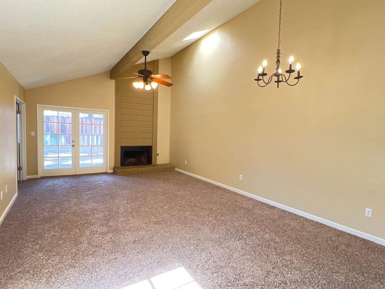 2107 Manning St - Photo 3 of 14