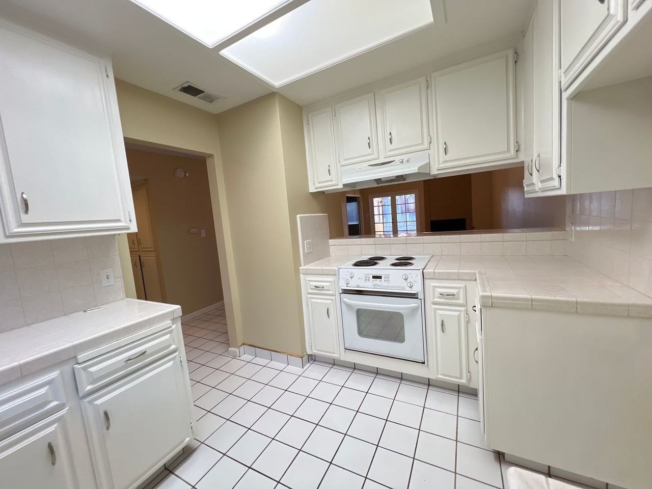 2107 Manning St - Photo 6 of 14